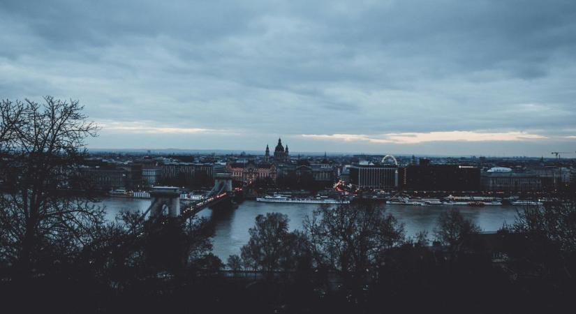 Vasárnap is marad a nyugodt, de borult időjárás