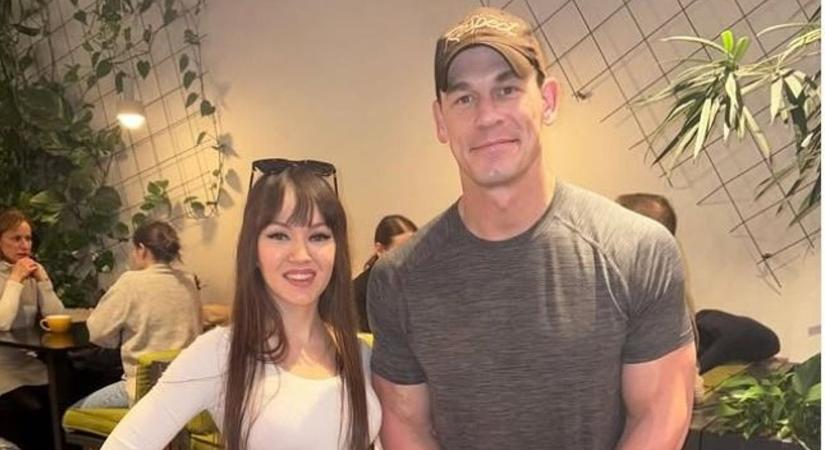 Hogy mi? John Cena a Józsefvárosi piacon turkált