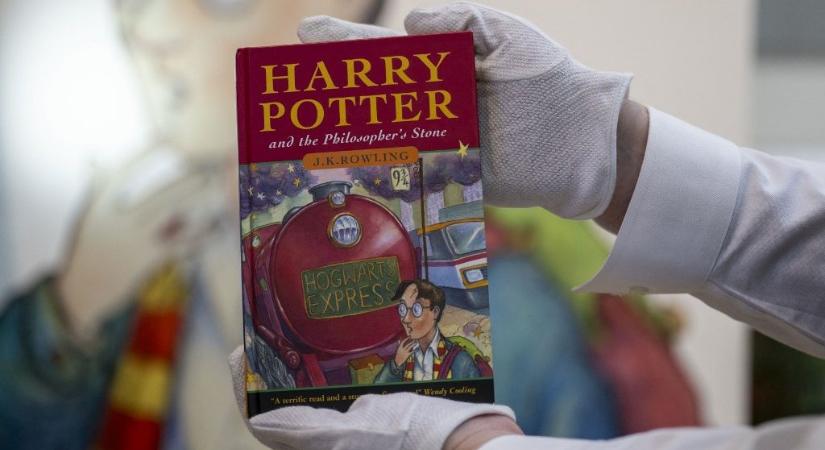 Tízmillió forintot ért egy első kiadású Harry Potter könyv, amit majdnem szemétbe dobtak