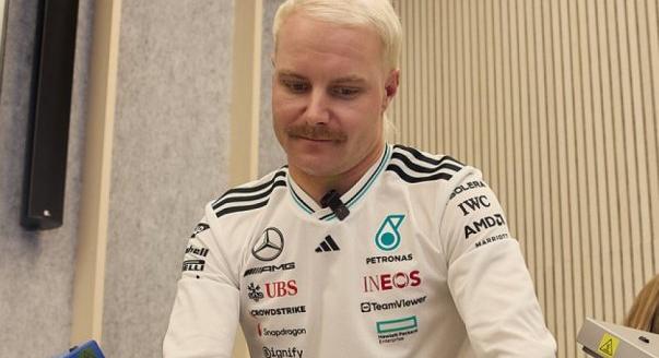 Bottas a coach, Sainz pedig a profi – vasárnapi hírek