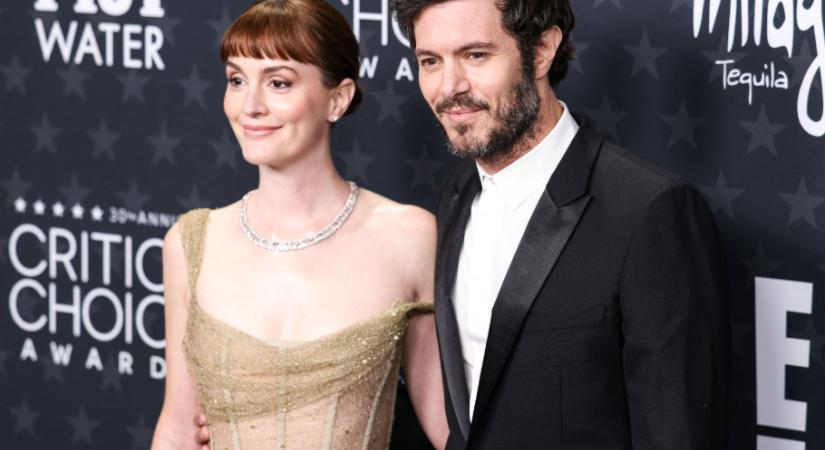 Leighton Meester és Adam Brody szenvedélyes csókjáról beszél most mindenki – videó