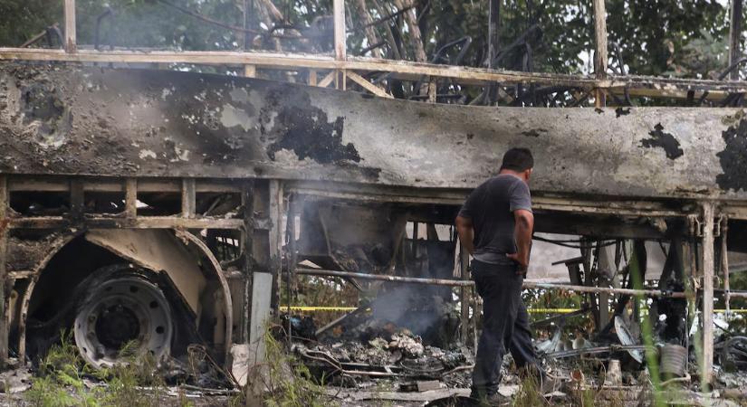 41 ember meghalt egy mexikói buszbalesetben