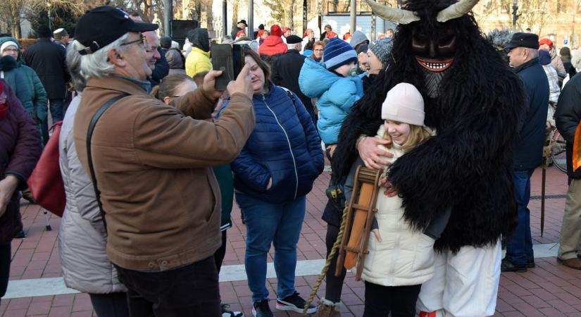 Az ijesztő busó külső barátságot belsőt takart