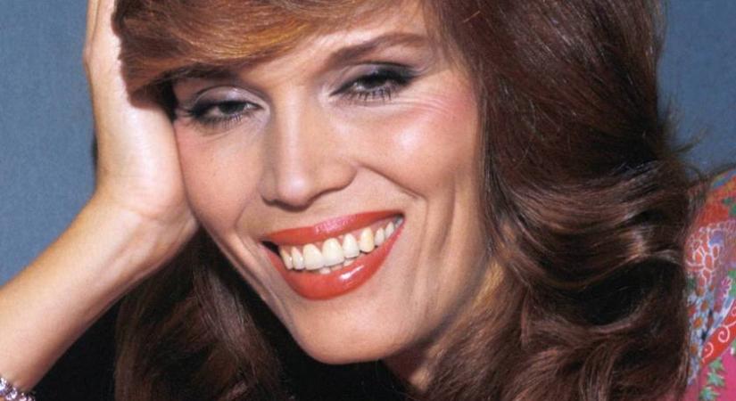 A 86 éves Amanda Lear elképesztően dögös: így néz ki most a 70-es évek diszkókirálynője