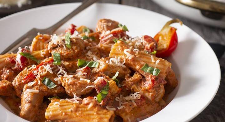 Szaftos, csirkés rigatoni: a fűszeres paradicsomszósz is megér egy misét