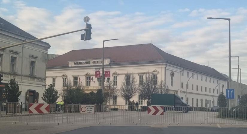 Katonák szállták meg a Zichy liget környékét