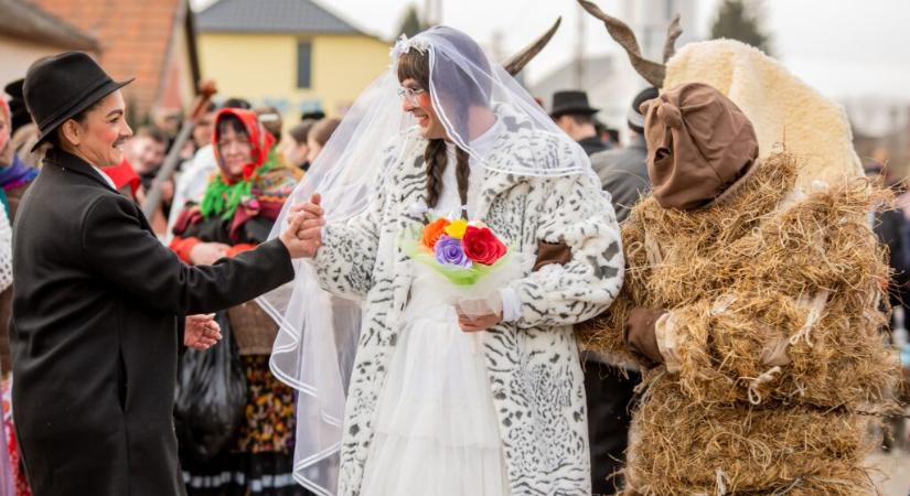 Esketés, alakoskodás Panyolán – Elűzték a telet