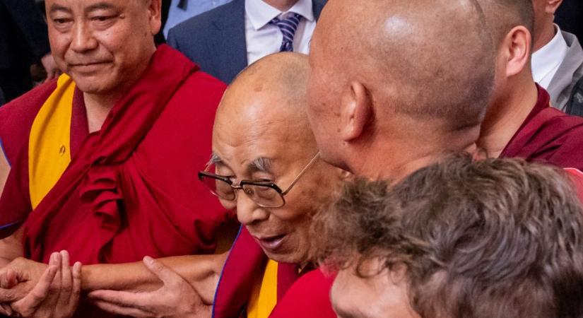 Kína reméli, hogy a dalai láma visszatér a helyes útra