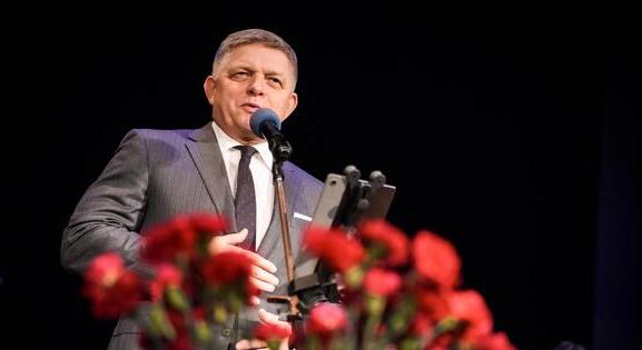 Magyarok tüntettek Orbán Viktor barátja ellen