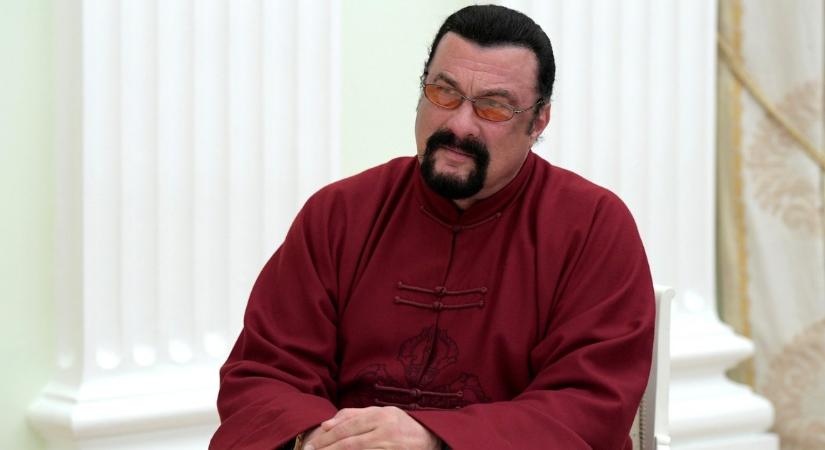 Döbbenetes szépség Steven Segal 45 éves lánya: Ayako nemcsak gyönyörű, de tehetséges is