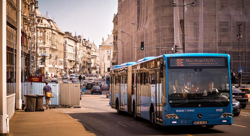 Bejelentette Karácsony Gergely: indulhatnak a metróbuszok