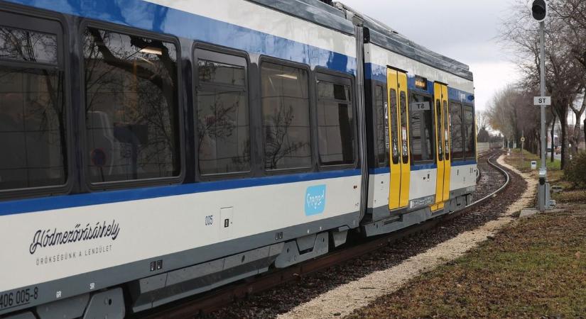 Késsel fenyegették meg a tramtrain jegyellenőrét