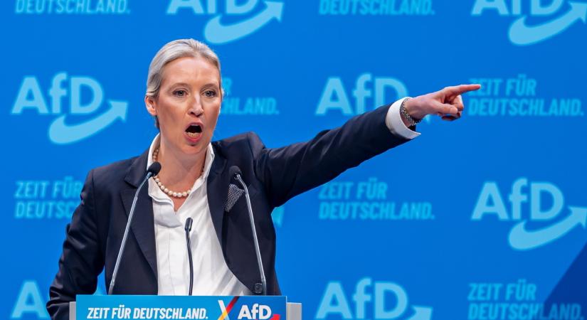 A posztmodern politikus, aki maga ellen dolgozik: kicsoda az Orbánhoz látogató Alice Weidel?