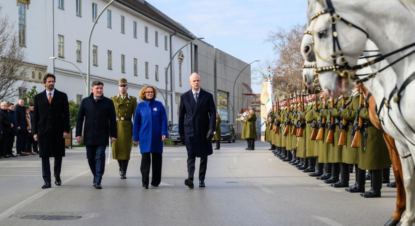 Szalay-Bobrovniczky Kristóf: egy kis hadtörténelmet írtunk