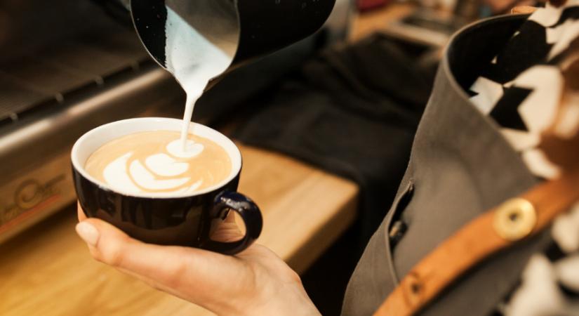 Íme az egyszerű trükk, amivel te is olyan kávét készíthetsz, akár egy barista