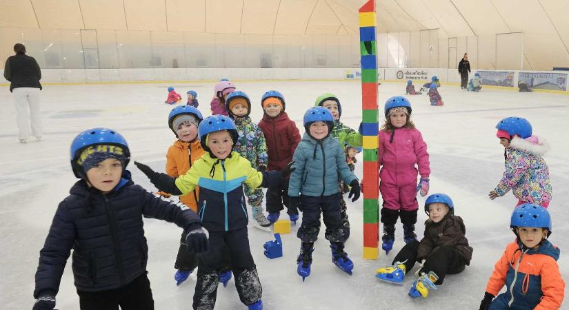 Korcsolya- és úszásoktatás: tízezreket vezetnek be a sportba a székelyföldi programok