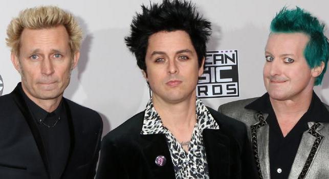 Az Office-sorozat Pamjével és Angelájával jön a Green Day-ihlette vígjáték