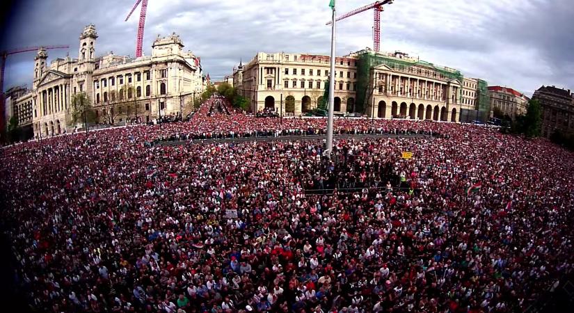 Az orvosok, a bírók és a közalkalmazottak is fellépnek a rendszer ellen