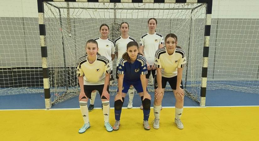 Fölényes sikerek a DEAC női futsalosaitól