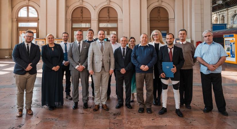 Jutalmat kaptak a Keleti pályaudvari tűz elhárításában résztvevő MÁV-osok