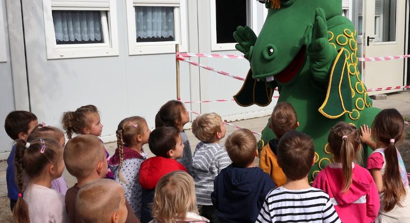 Iskolás lett a csokgeneráció első hulláma