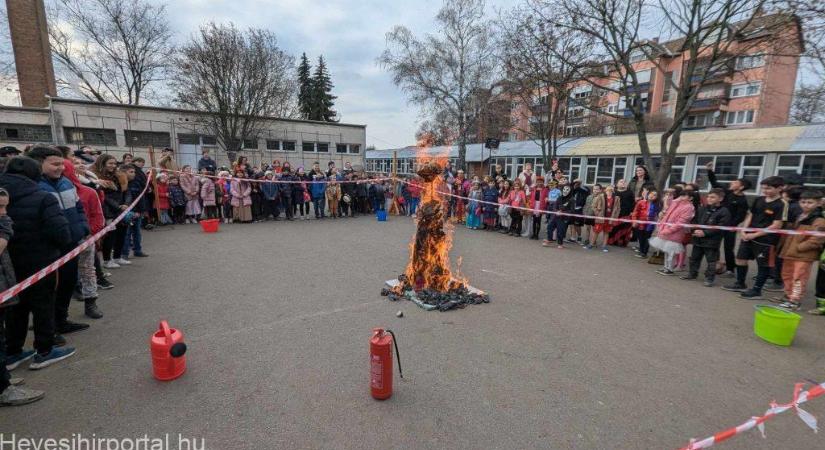 Így farsangolt a Hevesi József Tagiskola (fotókkal)