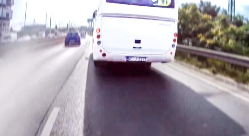 Videó: ezért ne előzz jobbról! - Necces helyzetet rögzített a motoros kamerája