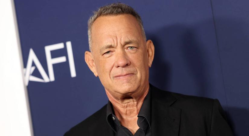 Tom Hanks ezért állt nadrág nélkül a Mona Lisa előtt – a rendező elárulta, mi történt a forgatáson