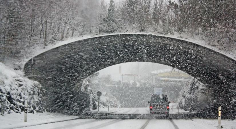 Ónos eső miatt adtak ki riasztást több megyére, órákon belül nagyot fordul az időjárás