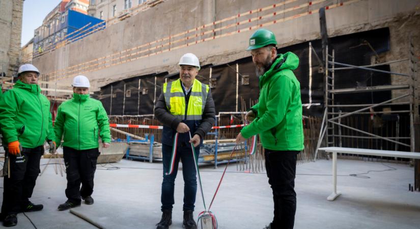 Időkapszulát helyeztek el az Agrárminisztérium megújuló, Kossuth téri épületében