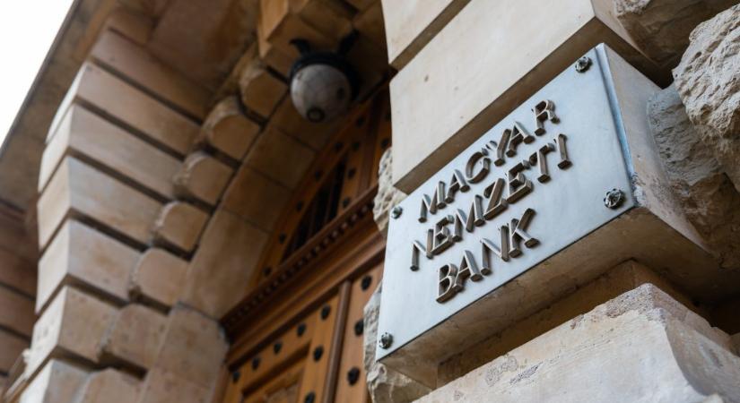 76 emberrel kötött szerződést a zugalkusz, 18 millió forintra büntette a jegybank