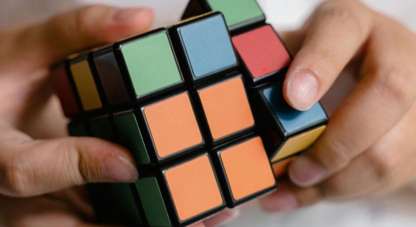 Tanuld meg, hogyan rakhatod ki a Rubik-kockát!