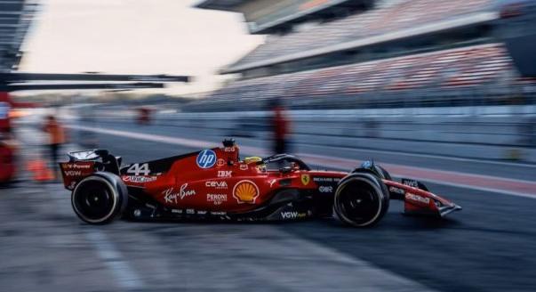 Így tervezi megosztani F1-es fejlesztéseit 2025 és 2026 között a Ferrari