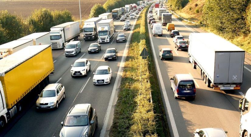 Araszol a forgalom Budapest mellett - ezt a szakaszt mindenképp kerüljük el!