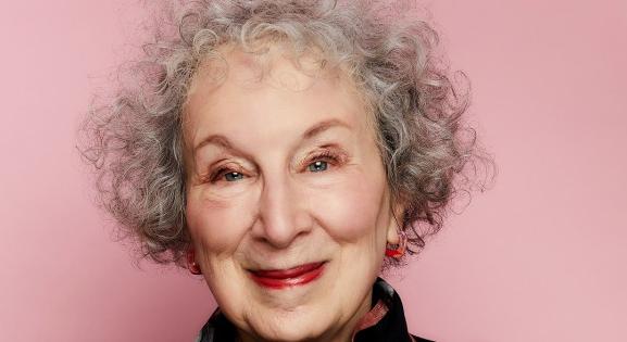 Végre: A szolgálólány meséjének szerzője, Margaret Atwood memoárt ír