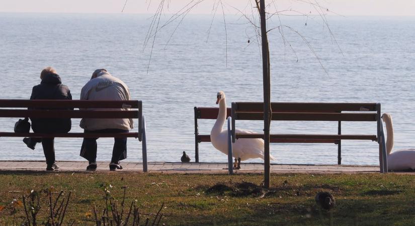 A Balaton átlagos vízállása két hete nem mozdult