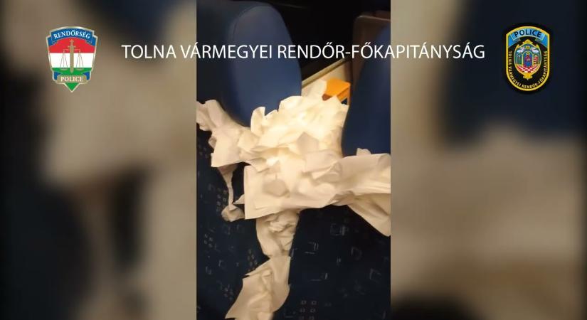 Kiakadt a MÁV-ra egy utas, ezért felgyújtotta a vonat üléseit