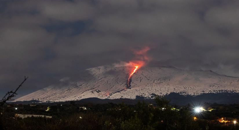 Lávát öklend az Etna