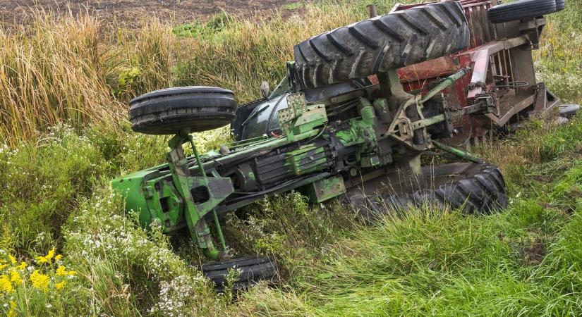 Traktor ütközött furgonnal Baranyában – Lezárták az útszakaszt