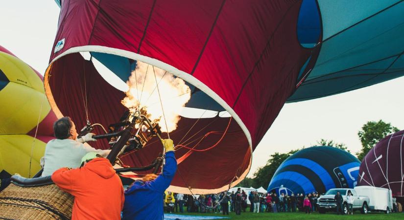 Meghalt a kigyulladt hőlégballon utasa Fejérben