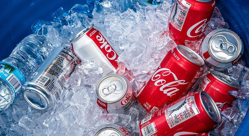 Kemény döntést hozott Trump: eltűnik a fémdobozos Coca-Cola?