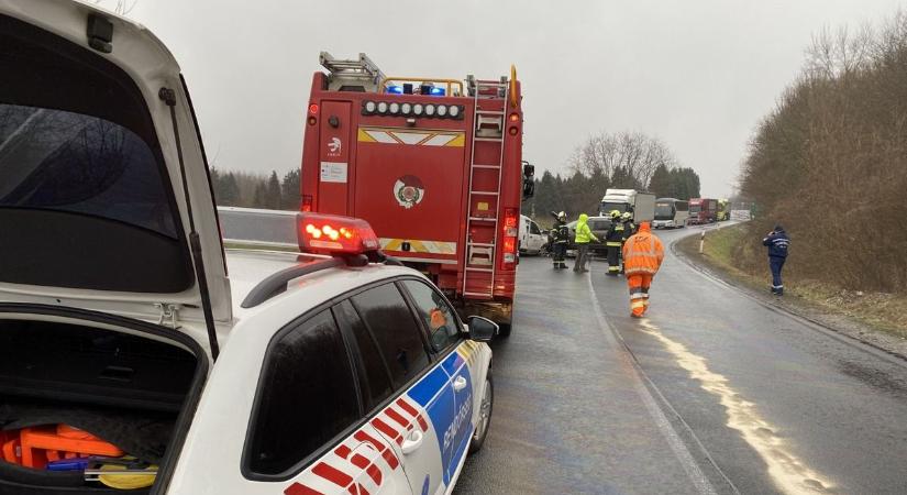 Hármas karambol a 61-es főúton, Nagykanizsánál (helyszíni képek)