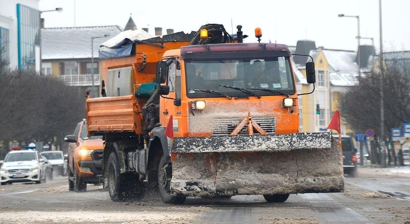 Ónos eső, csúszós utak: aki teheti, ne üljön autóba