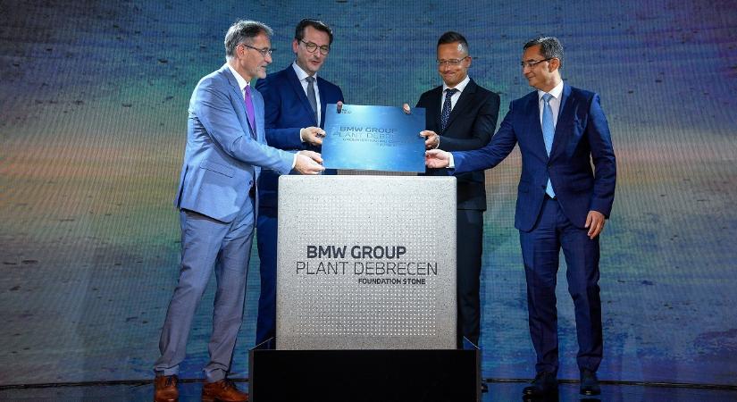 Szijjártó Péter nagy bejelentést tett a debreceni BMW-gyárral kapcsolatban