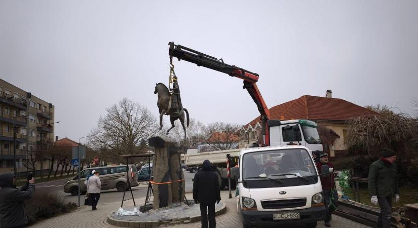 Levegőbe emelkedett a tabi Szent István