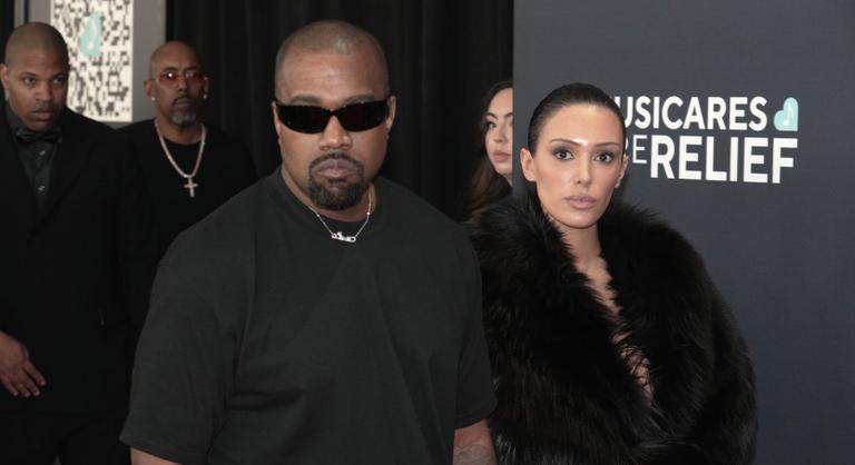 Kanye West weboldalát leállították, mert horogkeresztes pólókat árult