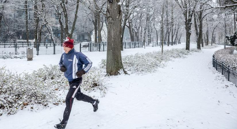 Havazásra és ónos esőre figyelmeztet a Magyar Közút, csak az induljon útnak, akinek téli gumija van