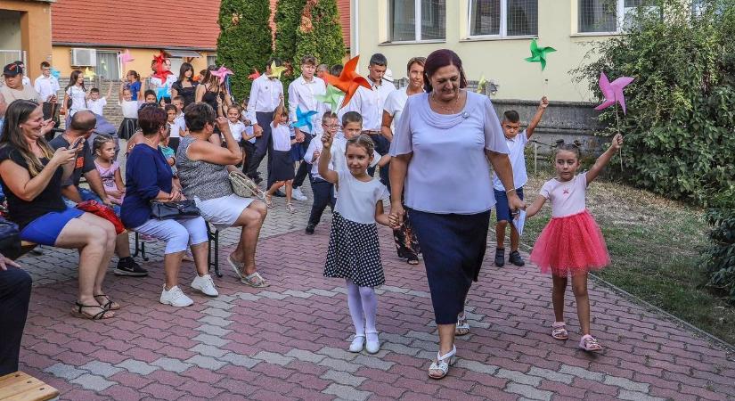 Hány komárom-esztergomi gyerek marad tovább az oviban?