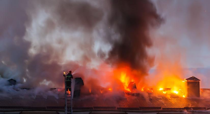 Hatalmas tűz Tiszanagyfaluban