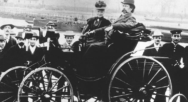 Karl Benz szabadalmaztatta a gázpedált, a kuplungot, a sebességváltót, valamint a gyújtógyertyákat is